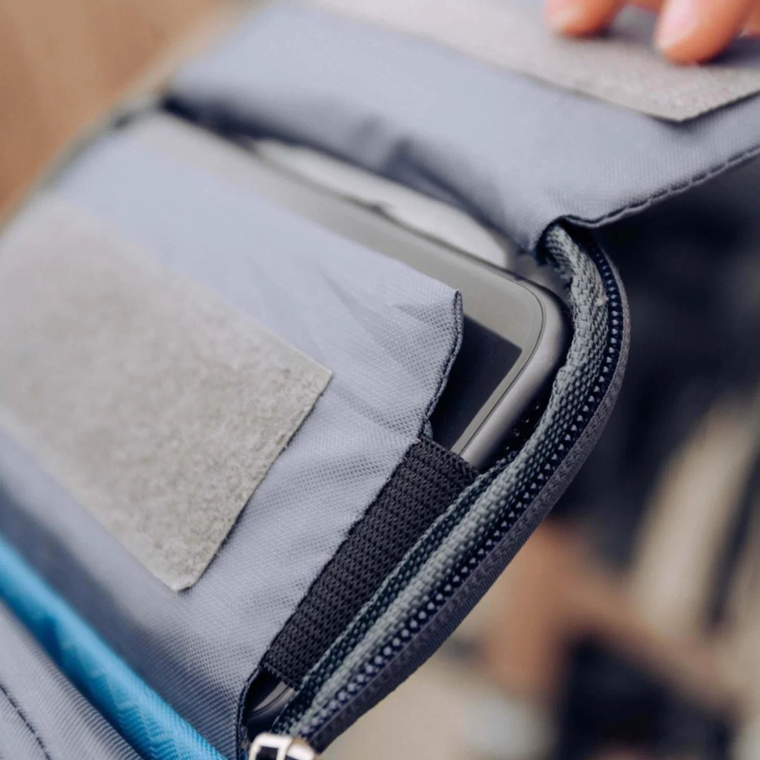 bicycle-bag-with-touchscreen-41191865_9.jpg